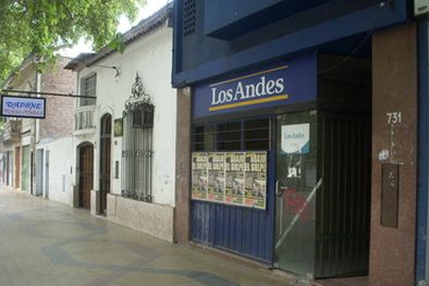 MDZol | Dos sujetos robaron en el depósito del centenario periódico. Foto: MDZ