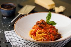 Espaguetis con salsa boloñesa vegetariana Una receta simple y deliciosa para aquellos que no consumen carne. Foto: Shutterstock