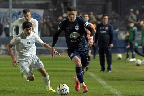 Alex Arce, la carta de gol de la Lepra, viene de una lesión y puede reaparecer frente a Tigre. Alex Arce, la carta de gol de la Lepra, viene de una lesión y puede reaparecer frente a Tigre.