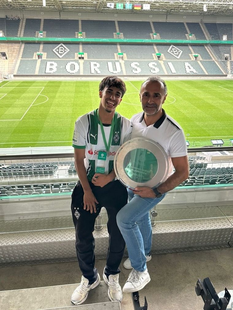 Armando, la joya que citó Diego Placente para la Selección Sub 17, junto a su padre, Adalet Armando, la joya que citó Diego Placente para la Selección Sub 17, junto a su padre, Adalet