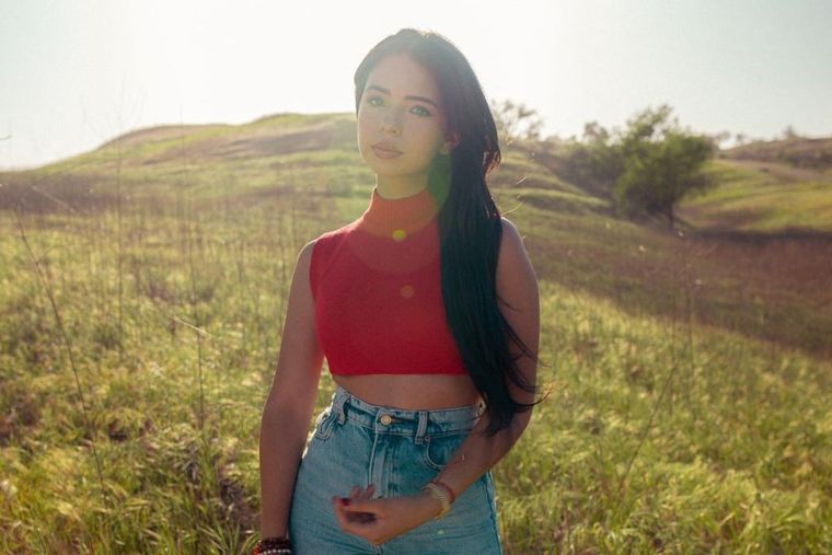 La prenda favorita de Ángela Aguilar son sin duda los jeans. Foto: https://www.24-horas.mx/wp-content/uploads/2021/05/Angela-Aguilar-1.jpg