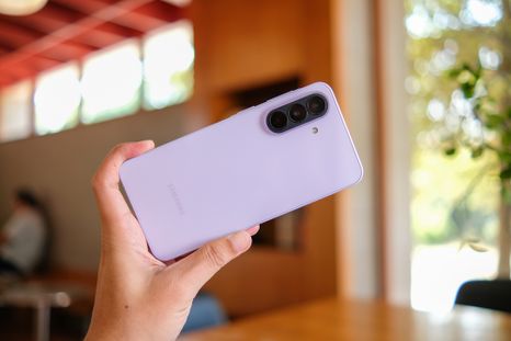 El celular con pantalla de 6 pulgadas y protección contra salpicaduras está de oferta en Walmart.