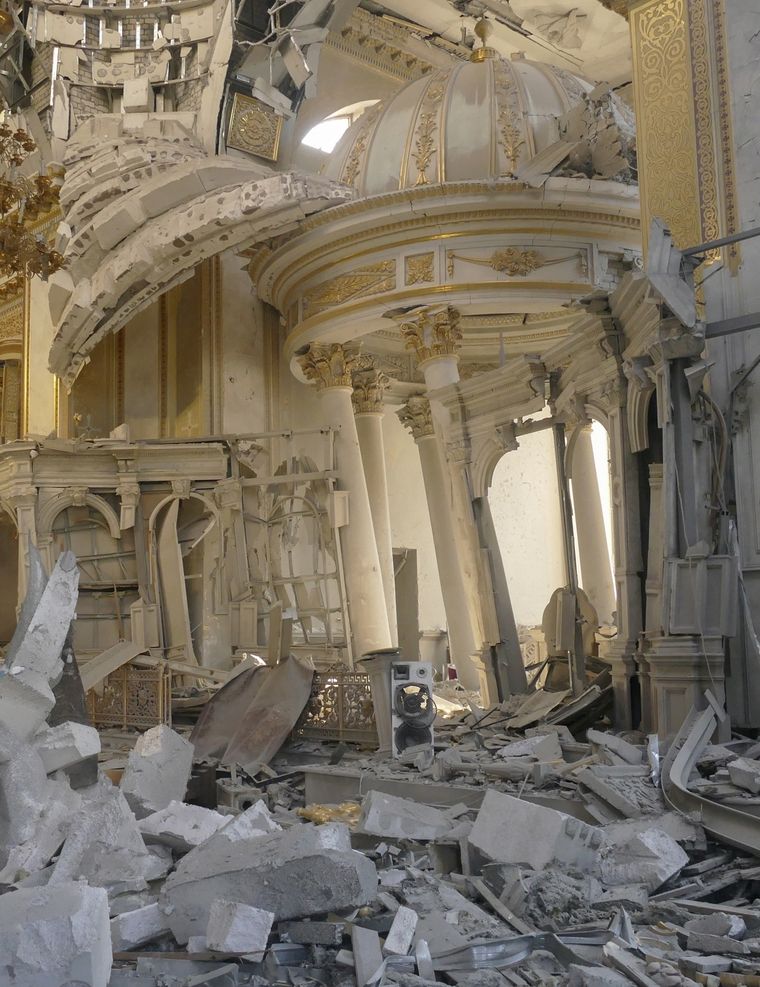 Una catedral quedó destrozada por el ataque. Foto: EFE/EPA/IGOR TKACHENKO