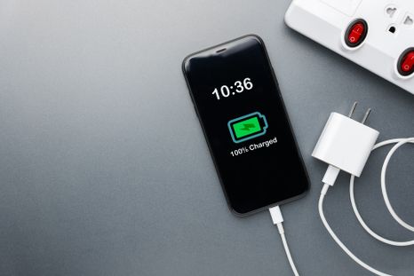 El celular con una batería que puede durar casi 48 horas. El celular con una batería que puede durar casi 48 horas.