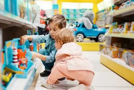 Con las familias preparando los últimos detalles para el arbolito, los juguetes vuelven a ser el puente ideal para compartir tiempo de calidad. Con las familias preparando los últimos detalles para el arbolito, los juguetes vuelven a ser el puente ideal para compartir tiempo de calidad.