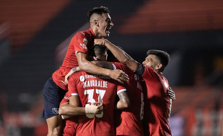 El Rojo gana y sueña. Foto: @Independiente