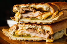 Deleita a tus seres queridos con una auténtica delicia cubana ¡les encantará! Foto: Shutterstock