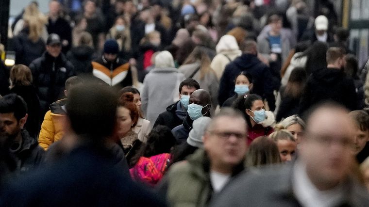 Inglaterra va camino a la eliminación de las restricciones. Foto: The Times of Israel.
