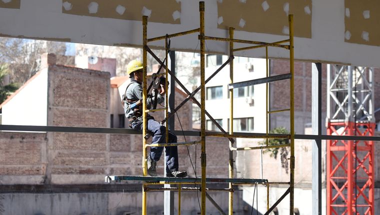 Desde que asumió Javier Milei se han perdido miles de puestos de trabajo. Foto: Santiago Tagua/MDZ