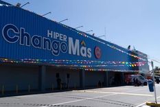 Una mujer de 83 años murió este viernes por la noche luego de sufrir una descompensación mientras realizaba compras en un hipermercado de La Plata.&nbsp;