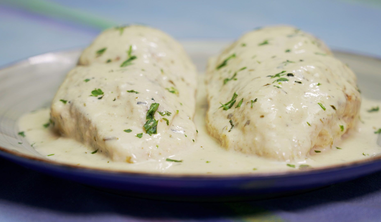 La deliciosa salsa en combinación estas pechugas rellenas es una auténtica exquisitez ¡pruébala! Foto: Receta de Cocina Casera y Fácil