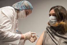 Varios países han comenzado ya con la vacunación masiva de su población. Foto: REUTERS