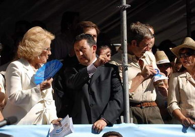 Mirtha Legrand dialoga con Celso Jaque. A la derecha está Julio Cobos. Foto: MDZ