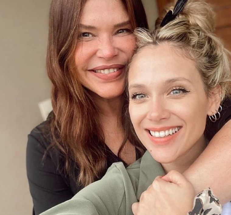 Nazarena y Barbie Vélez