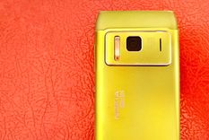 El legendario Nokia N8 resurge en pleno 2026 gracias al firmware Reborn, transformándose en un teléfono funcional y nostálgico.