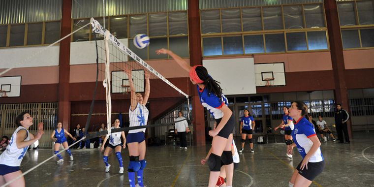 Imagen del partido que Saavedra le ganó a UTN. Foto: PabloMatar/MEDIAMZA.COM