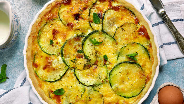 La receta de tarta de zapallitos es ideal para el verano, ya que los zapallitos aportan frescura y pocas calorías. La receta de tarta de zapallitos es ideal para el verano, ya que los zapallitos aportan frescura y pocas calorías.