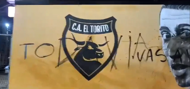 A los imputados se los acusa de haber dejado una cabeza de cerdo y una bala como amenaza Foto: NA