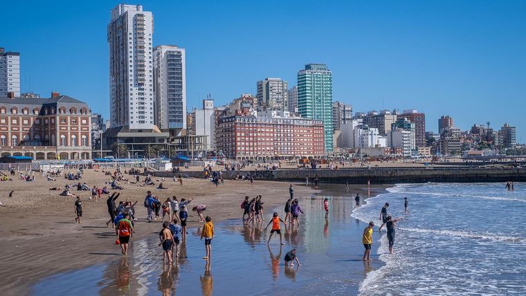 La temperatura del mar en el mes de diciembre en Mar del Plata superó el promedio mensual de los últimos 10 años Foto: Télam