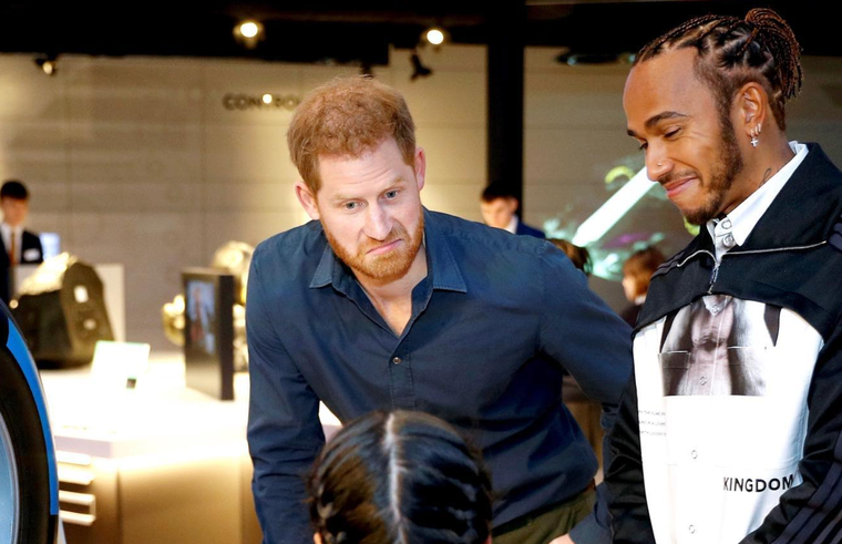 Desde que era pequeño, el príncipe Harry fue fotografiado por un sinfín de periodistas.