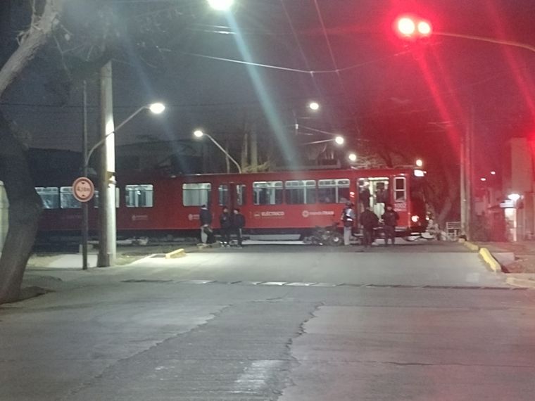 Un motociclista fue embestido por una formación en el Metrotranvía Foto: Imagen ilustrativa
