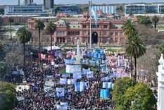 En democracia a partir de la asunción de Raúl Alfonsín como presidente en 1983 se ha sucedido al menos cuatro eras políticas. Foto: Télam En democracia a partir de la asunción de Raúl Alfonsín como presidente en 1983 se ha sucedido al menos cuatro eras políticas. Foto: Télam