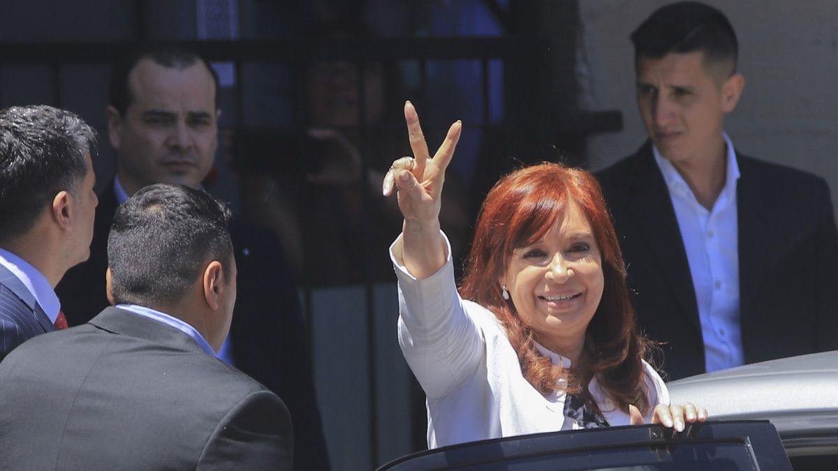 Justicia argentina toma medidas para evitar fuga de Cristina Kirchner