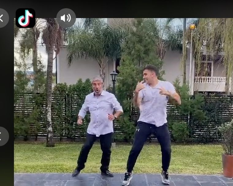 El dúo se hizo viral a través de sus insólitas coreografías.