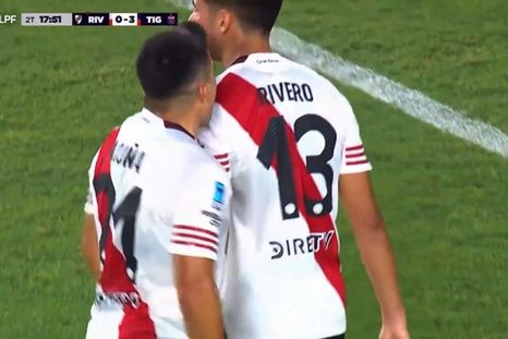 El Huevo Acuña explotó contra Lautaro Rivero y los hinchas de River no lo dejaron pasar. El Huevo Acuña explotó contra Lautaro Rivero y los hinchas de River no lo dejaron pasar.