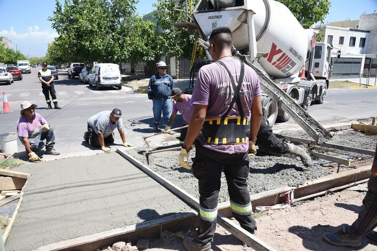Guaymallén inició la apertura de calle Cochabamba con el objetivo de mejorar la conectividad en los distritos de Las Cañas y Villa Nueva. Guaymallén inició la apertura de calle Cochabamba con el objetivo de mejorar la conectividad en los distritos de Las Cañas y Villa Nueva.