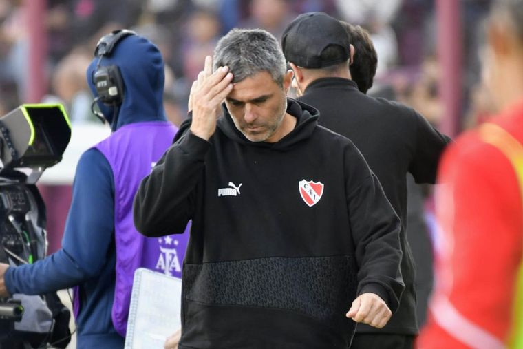 Vaccari renunció a Independiente el 13 de septiembre, tras la derrota 0-1 ante Banfield en el LDA-REB. Vaccari renunció a Independiente el 13 de septiembre, tras la derrota 0-1 ante Banfield en el LDA-REB.