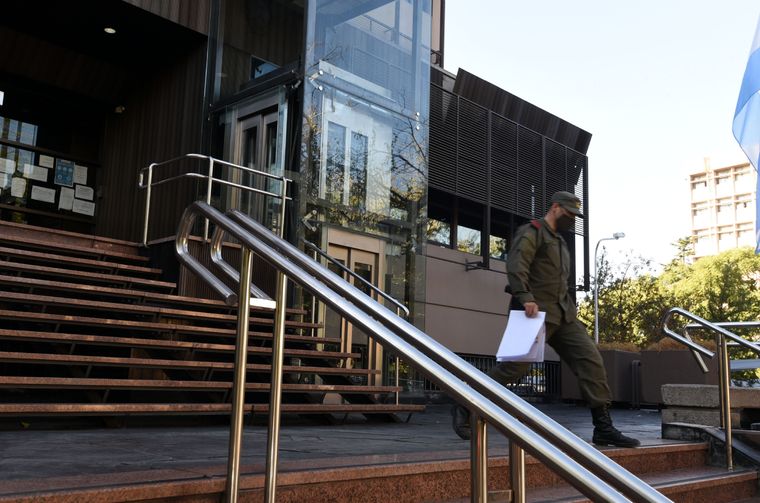 Uno de los allanamientos que se realizaron en los tribunales federales Foto: ALF PONCE MERCADO / MDZ