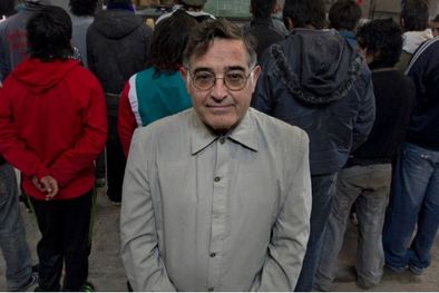 MDZol | Fernando Yañez, en el galpón que utiliza como taller