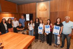 El programa Comprá en las Fiestas tuvo una gran participación y cerró con la entrega de los premios a vecinos que apostaron por el comercio local. El programa Comprá en las Fiestas tuvo una gran participación y cerró con la entrega de los premios a vecinos que apostaron por el comercio local.