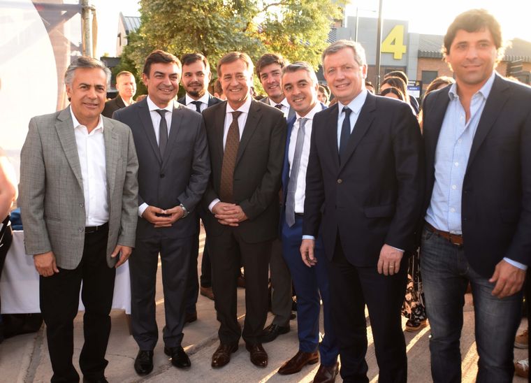 Sebastián Bragagnolo asumió como intendente en Luján junto a Cornejo, Suarez, De Marchi y Monzó.