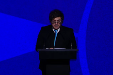 Javier Milei diserta en la cena de fin de año de la fundación de Agustín Laje.