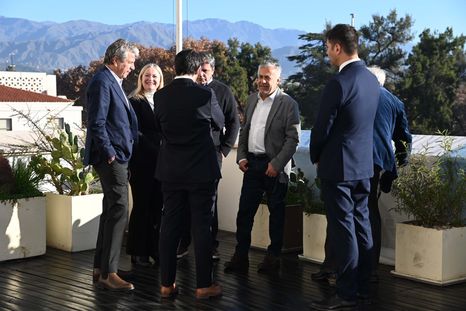 El gobernador Cornejo junto a funcionarios provinciales y nacionales en la terraza del cuarto piso de Casa de Gobierno. El gobernador Cornejo junto a funcionarios provinciales y nacionales en la terraza del cuarto piso de Casa de Gobierno.