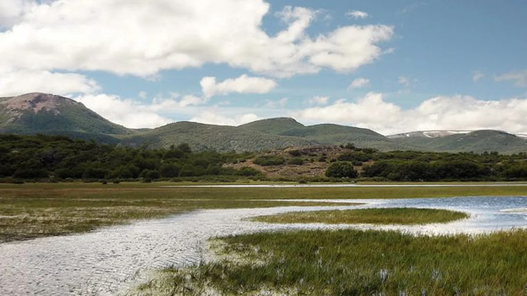 Río Mayo es un pueblo chubutense rodeado de estepa y paisaje típico de la Patagonia profunda.