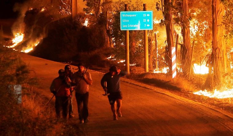 Ya hay por lo menos 24 muertos por los incendios. Foto: Reuters.
