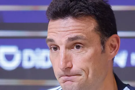 Scaloni volvió a dar pistas sobre los 26 que viajarán a la Copa del Mundo. Scaloni volvió a dar pistas sobre los 26 que viajarán a la Copa del Mundo.