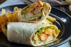 Admira qué deliciosos se ven estos burritos de pollo y guacamole. Esta receta se ganará tu corazón.