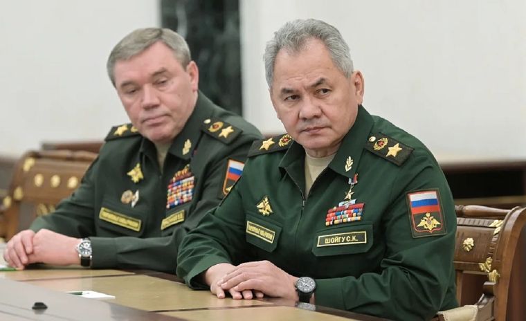 Serguéi Shoigú, ministro de Defensa de Rusia, y el Jefe de las Fuerzas Armadas, Valery Gerasimov Foto: (Sputnik/Aleksey Nikolskyi/Kremlin via REUTERS)