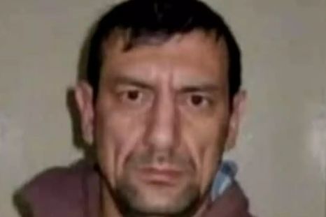 Fernando Darío Cárdenas, un asesino convicto, se fugó y es buscado en Chubut. Fernando Darío Cárdenas, un asesino convicto, se fugó y es buscado en Chubut.