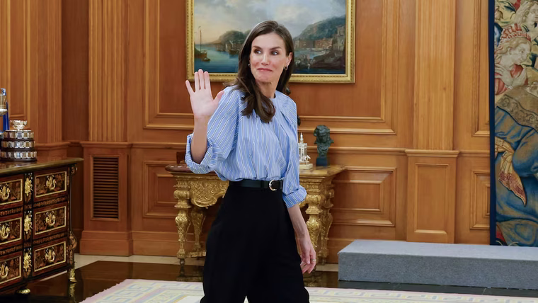 Blusa sostenible y sastrería impecable. Blusa sostenible y sastrería impecable.