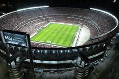 Felipe Melo hizo la gallinita ante todo el Monumental Foto: Archivo