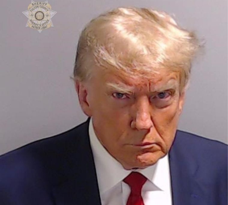 Trump sigue en su carrera para volver a ser presidente de Estados Unidos. Foto: Oficina del Alguacil del Condado de Fulton