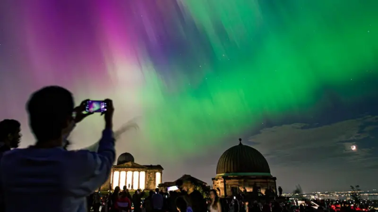 En distintas parte de Europa y de EE.UU. se pudo apreciar la aurora boreal, un fenómeno típico de las zonas más al norte del mundo. Foto: GETTY IMAGES