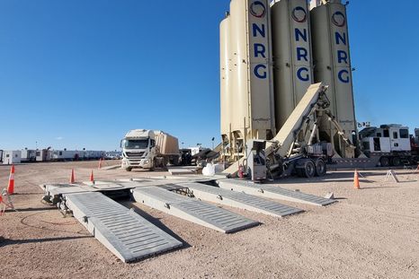 Camioneros realizan un paro en Vaca Muerta con bloqueo de plantas