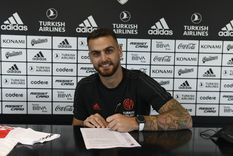 El defensor firmó su contrato por dos años. Foto: River Plate