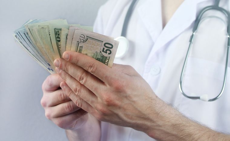 El sistema de salud de Argentina viene hace años de estar ´en coma´ y los profesionales de la salud son los principales perjudicados de esta degradación Foto: Shutterstock